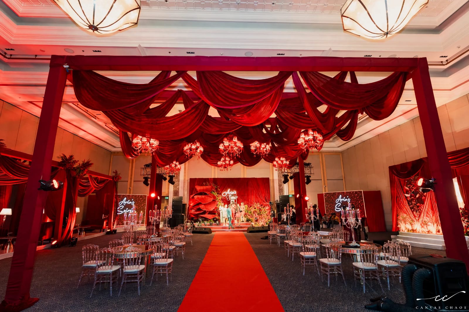 Red Vision wedding decor photo 2